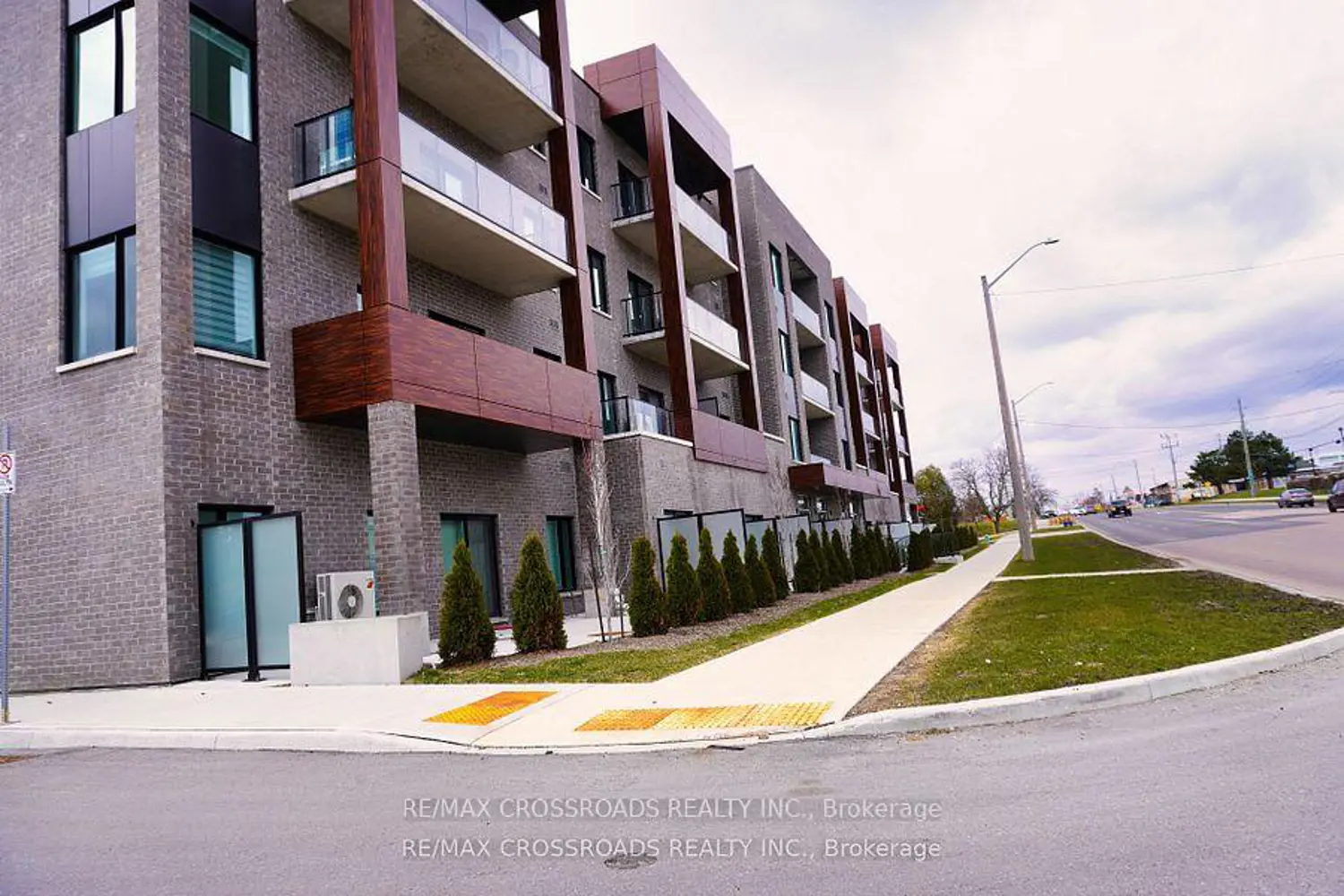 408 Dundas Street 308