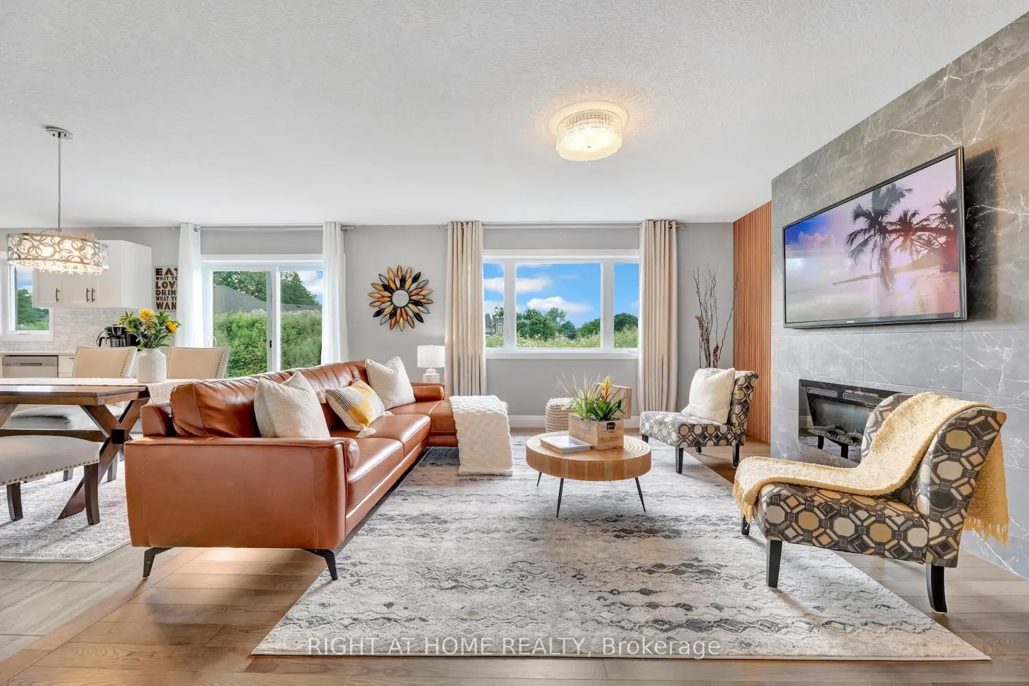 135 Stephenson Way photo 2