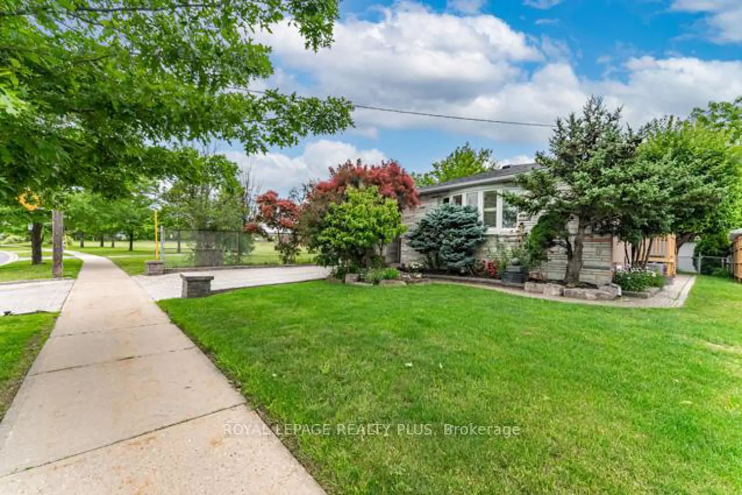 87 Hullmar Drive photo 2