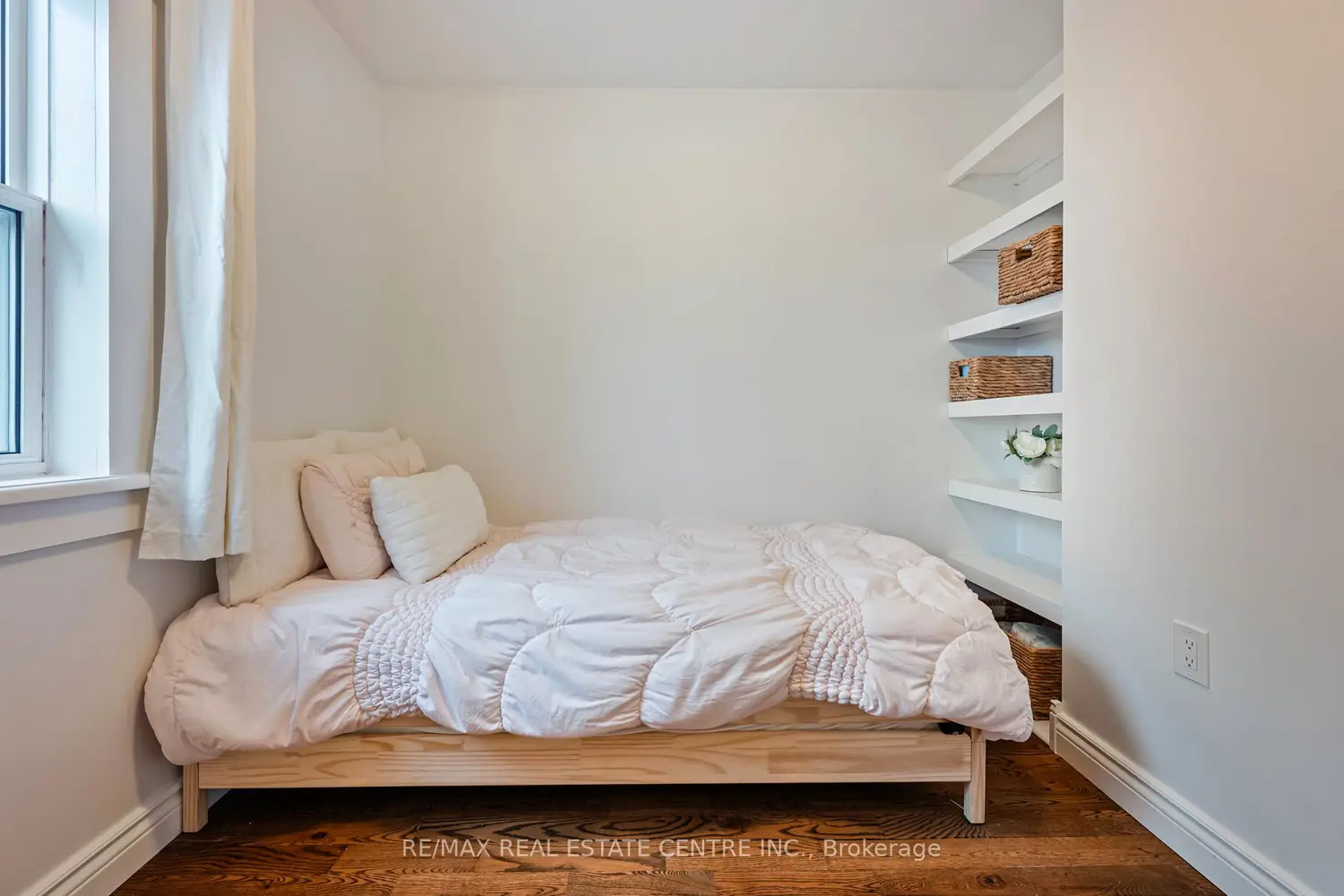 121 Proton Street photo 5