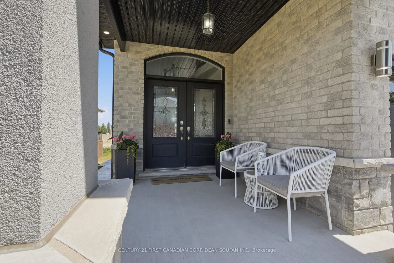 2152 Yellowbirch Place photo 3