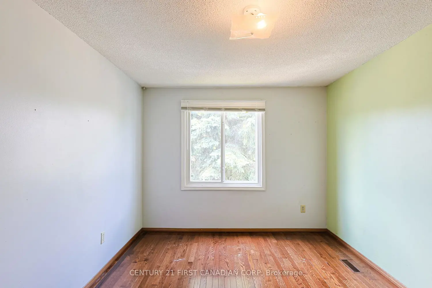 1470 Aldersbrook Road photo 4
