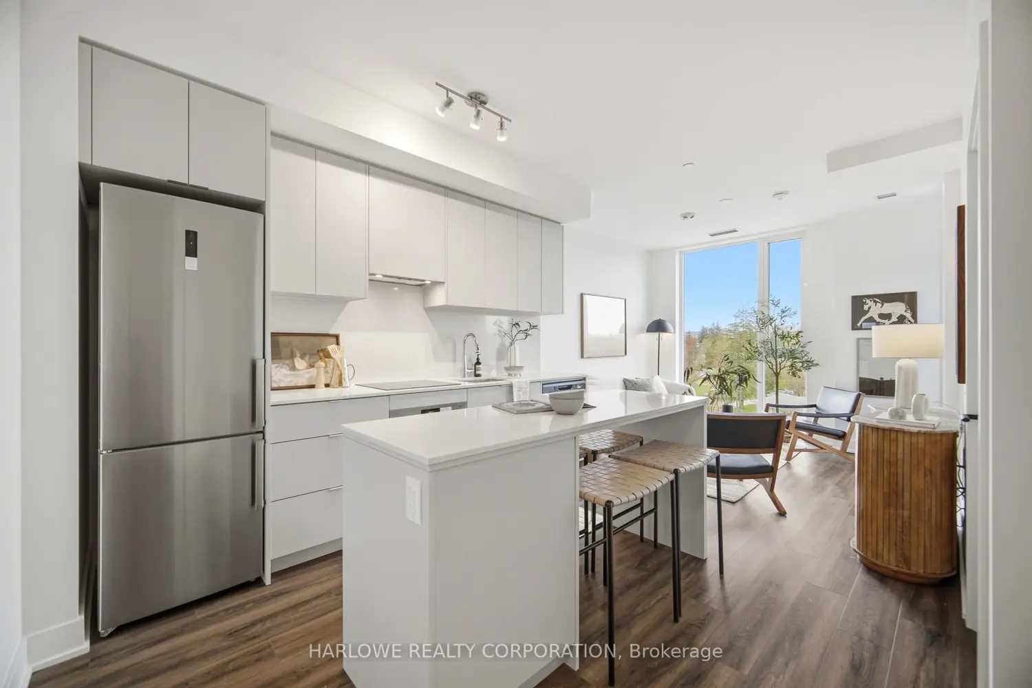 2088 James Street 413