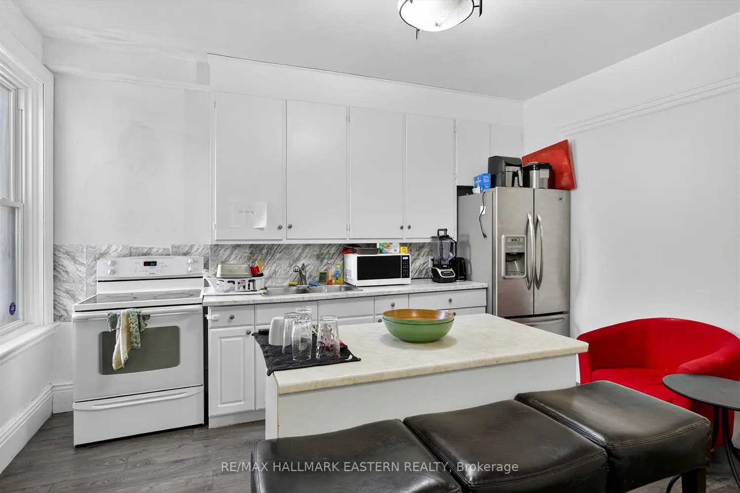 271 Thomas Street photo 2