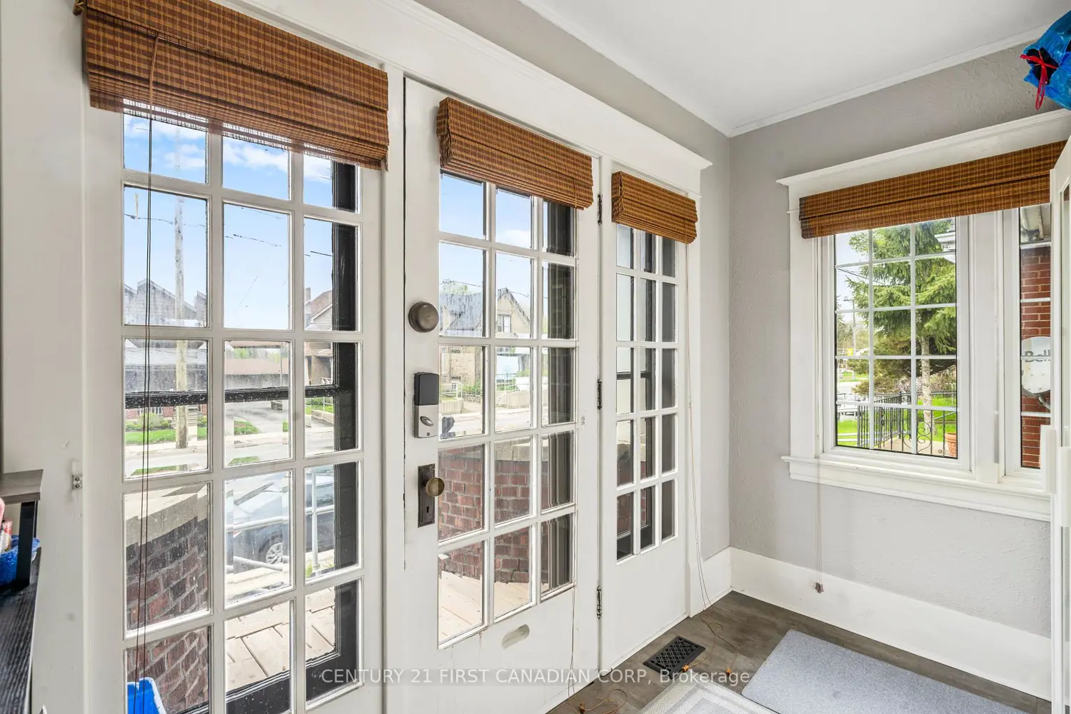 594 Highbury Avenue photo 2