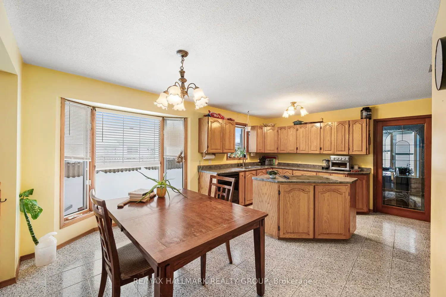 477 Duvernay Drive photo 4