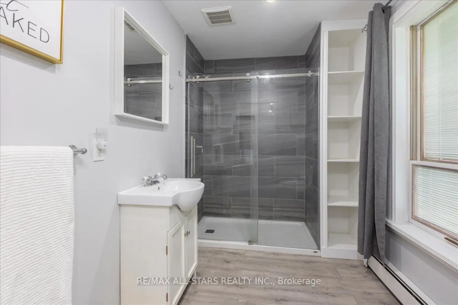 562 Catering Road photo 3