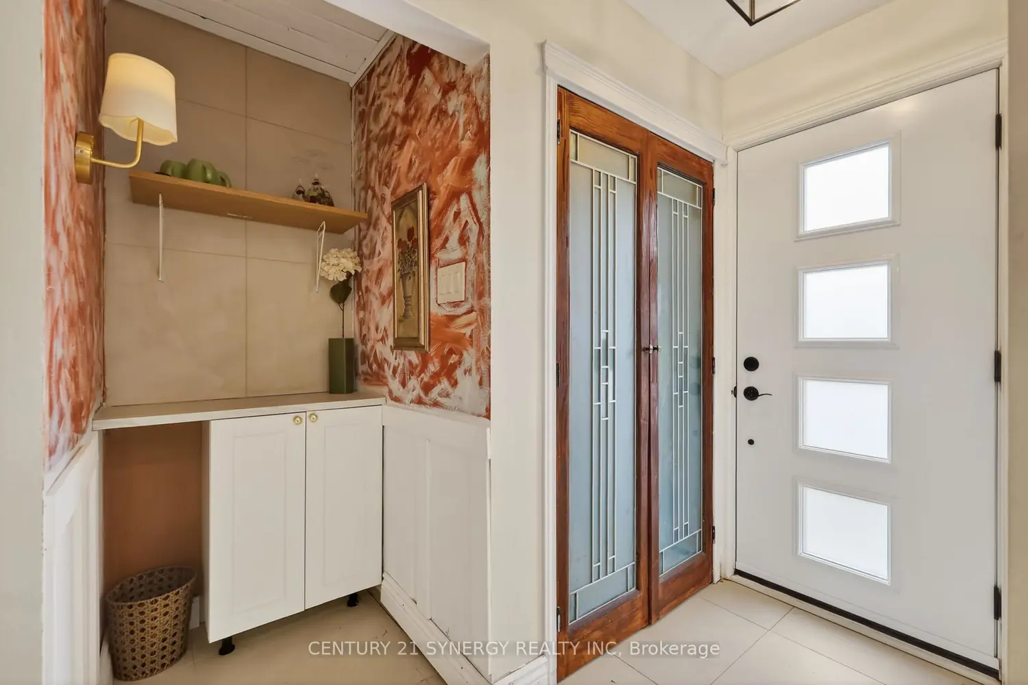 2358 Joliffe Street photo 2
