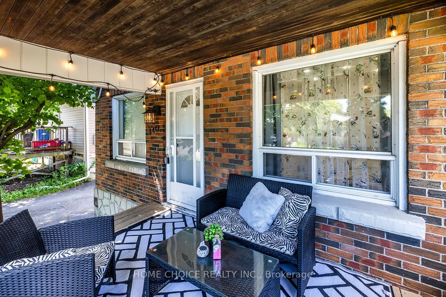 140 Gladstone Avenue photo 2