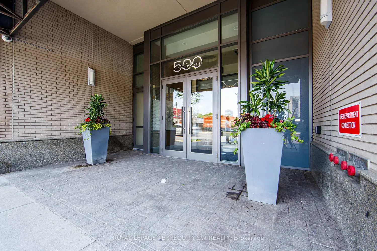 500 St Clair Avenue 1702 photo 2