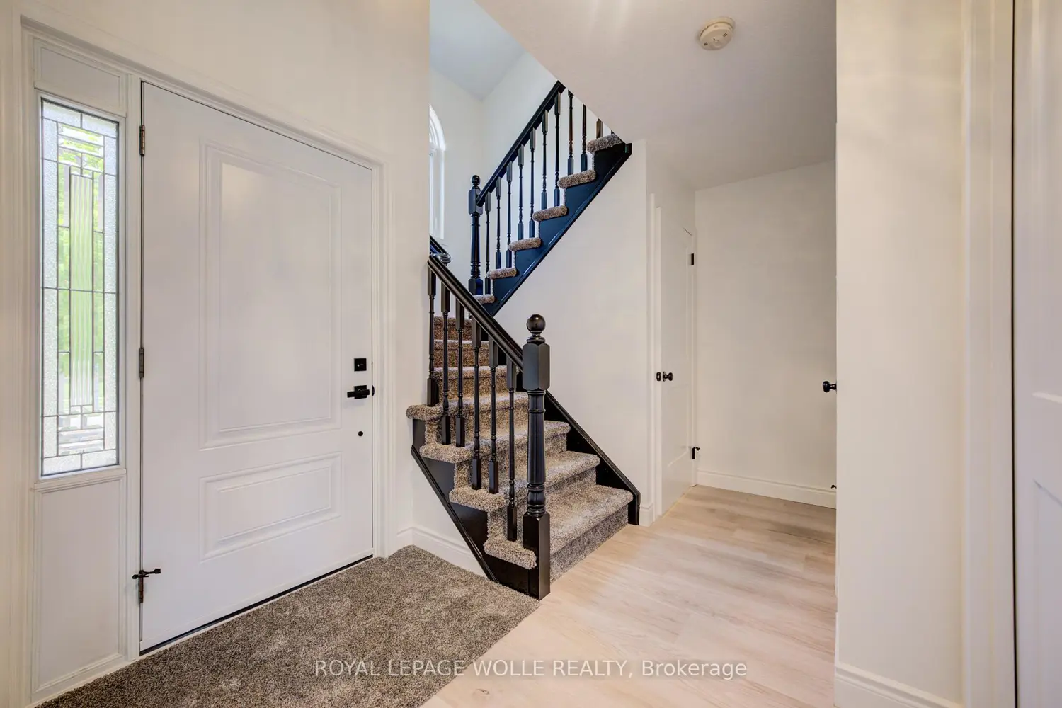 464 Northlake Drive photo 2