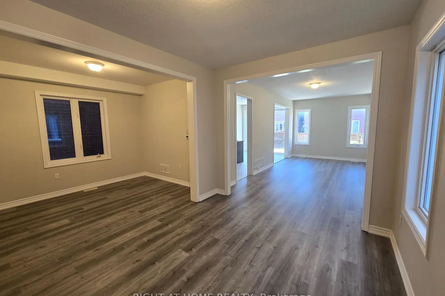 52 Holt Drive photo 3