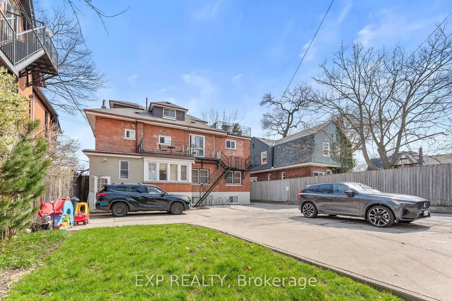 354 Annette Street photo 2