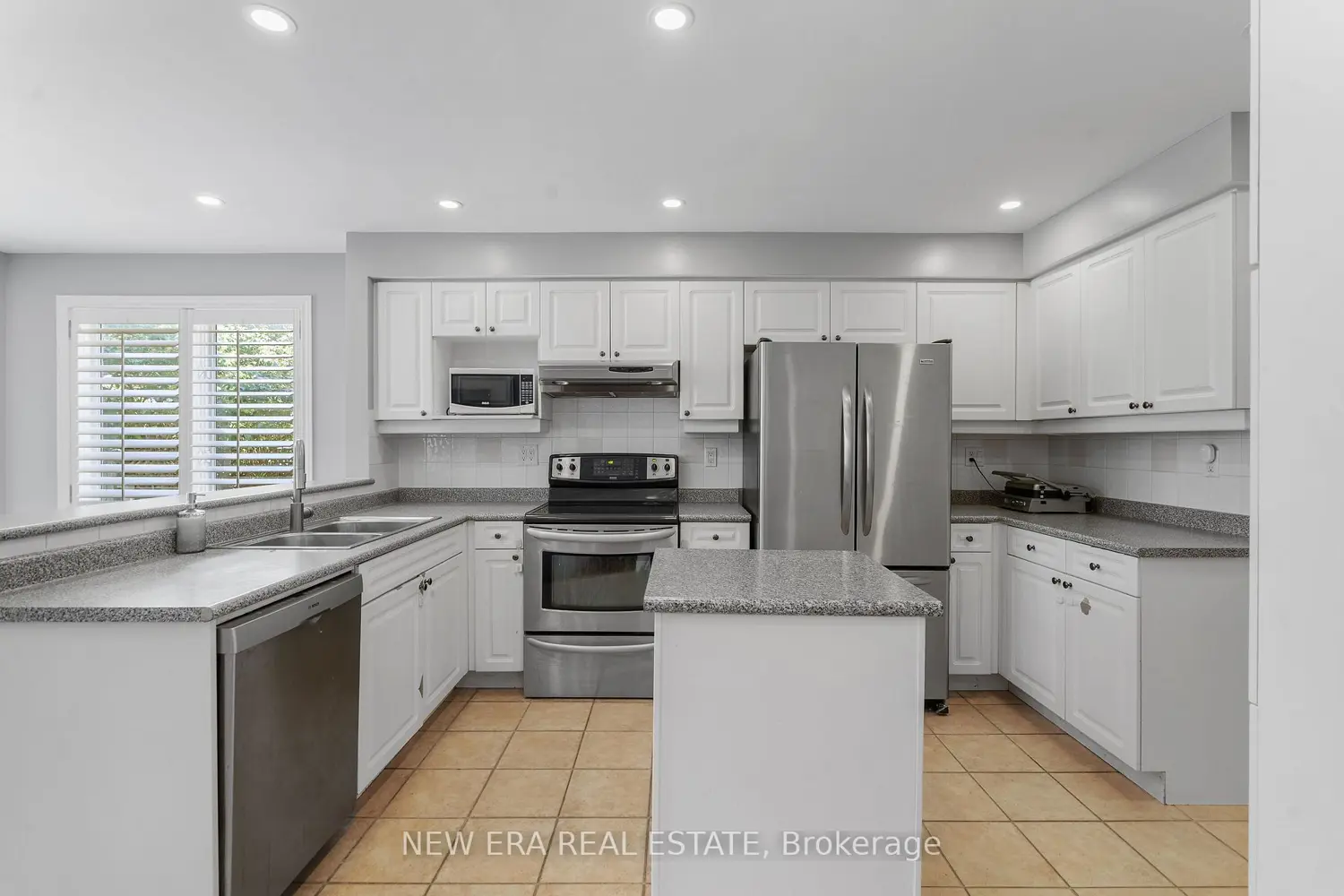 2855 Duncairn Drive photo 2