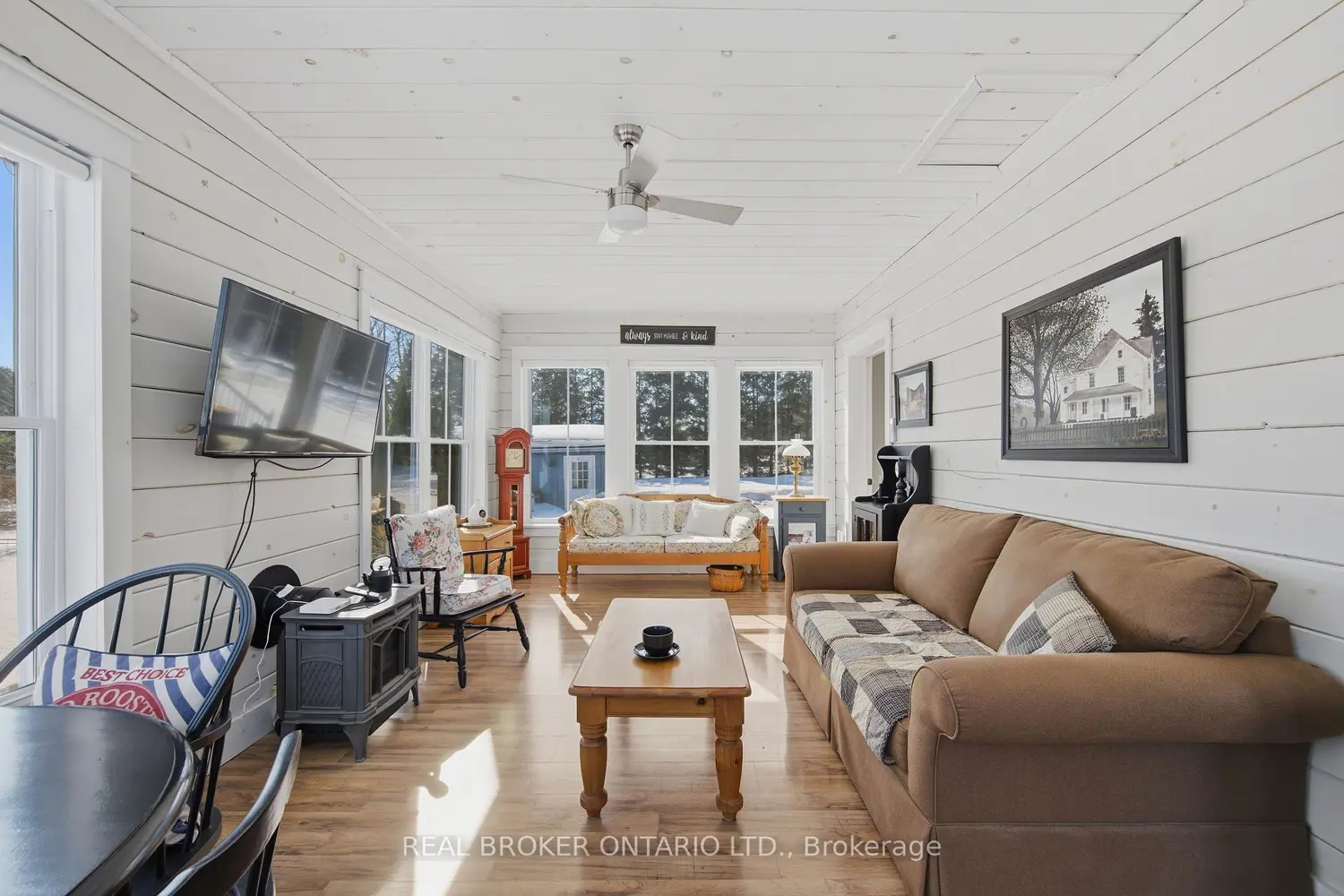 2090 Beach Road photo 3