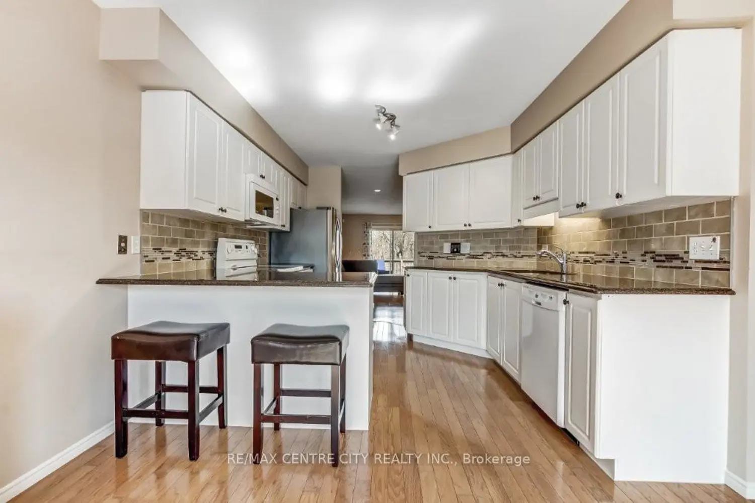99 Edgevalley Road 46 photo 4