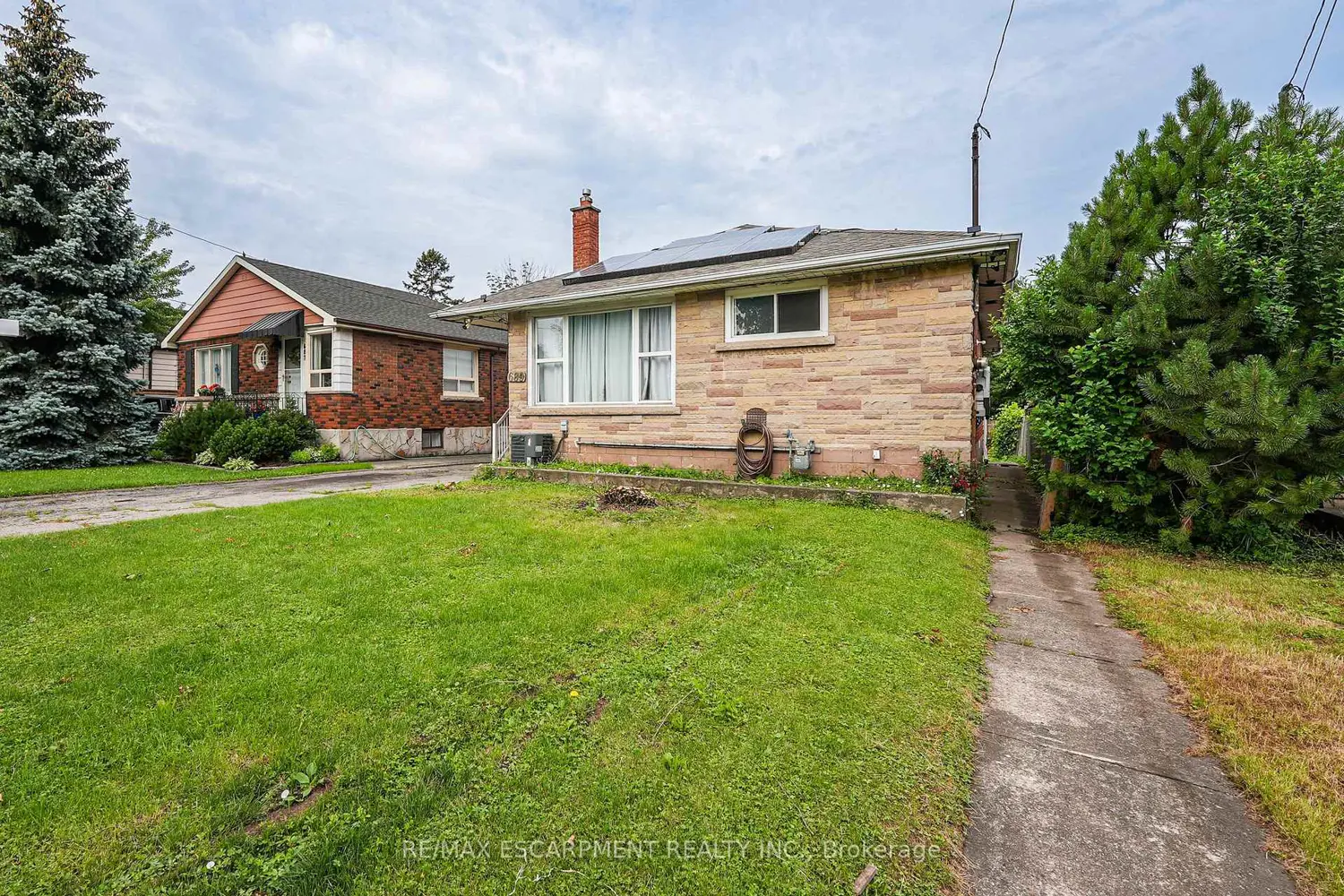 689 Burgess Avenue photo 2