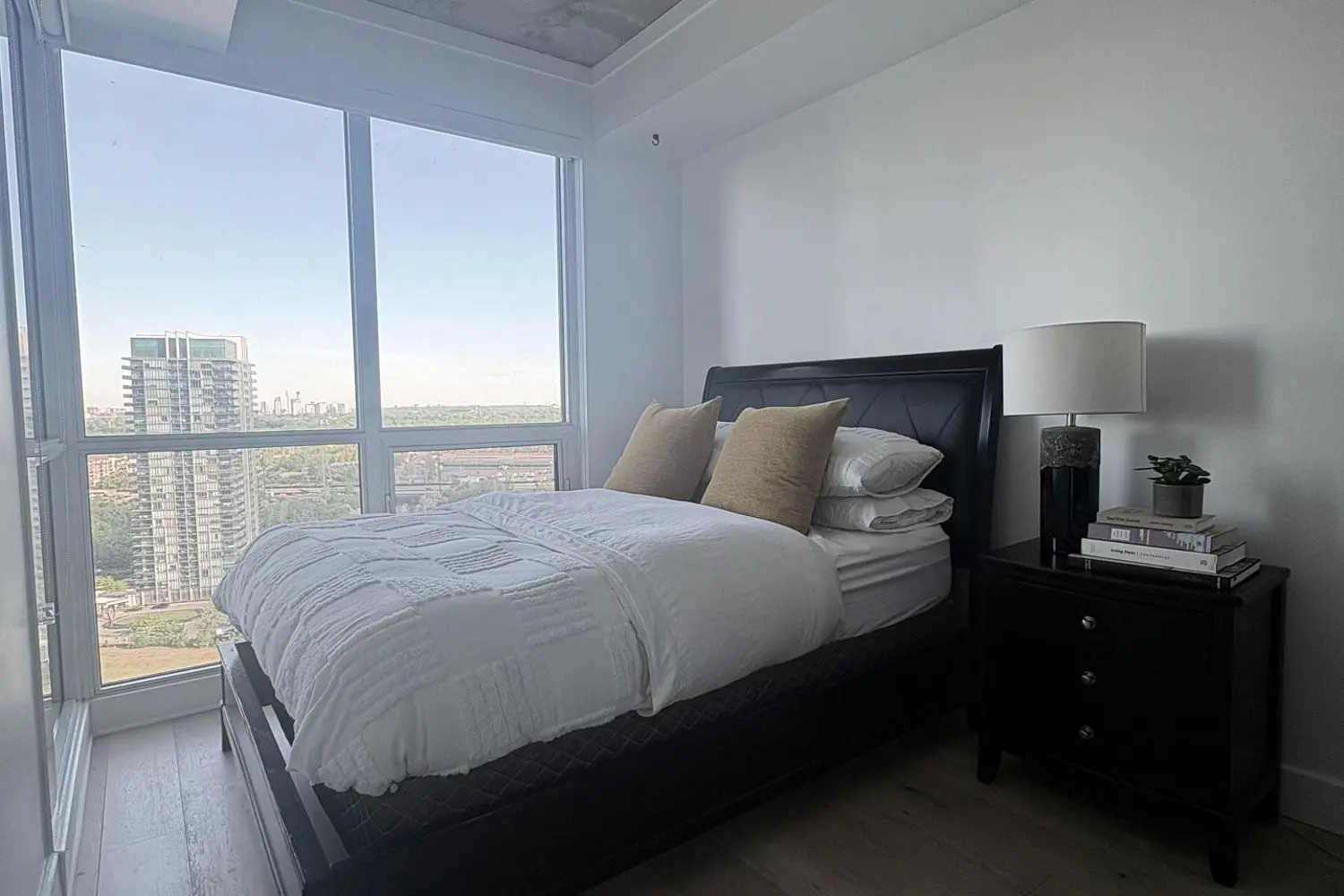 2200 Lake Shore Boulevard 2806 photo 3