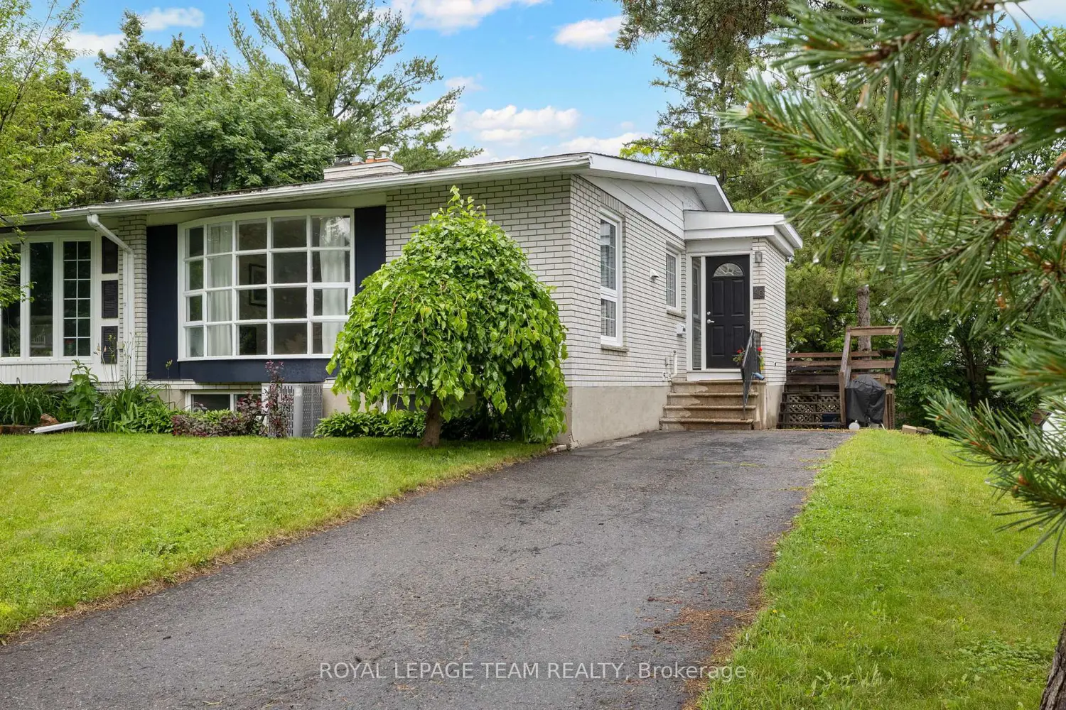 40 Woodmount Crescent