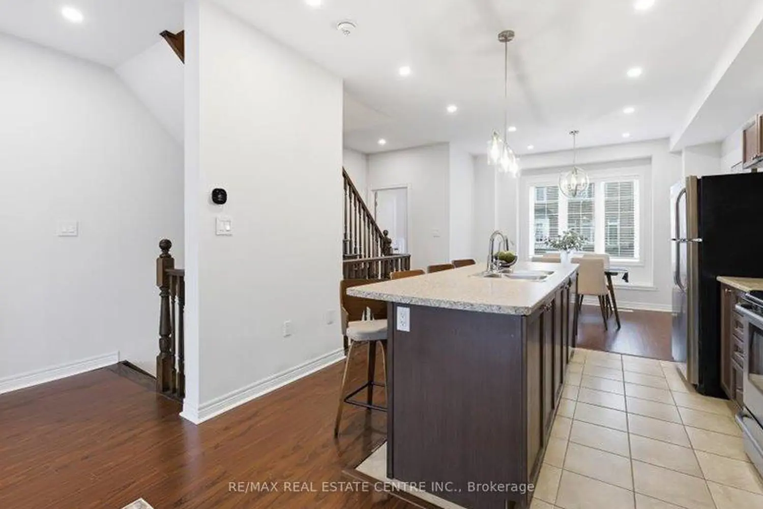 122 Dundas Street 9 photo 3