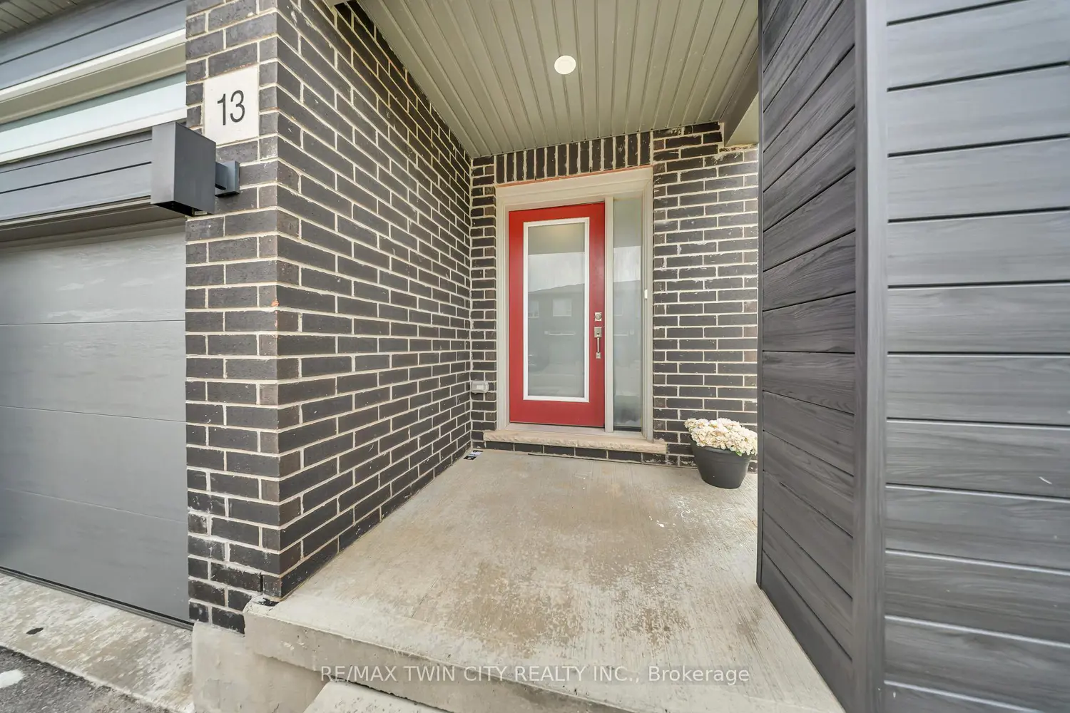 13 Pony Way photo 3