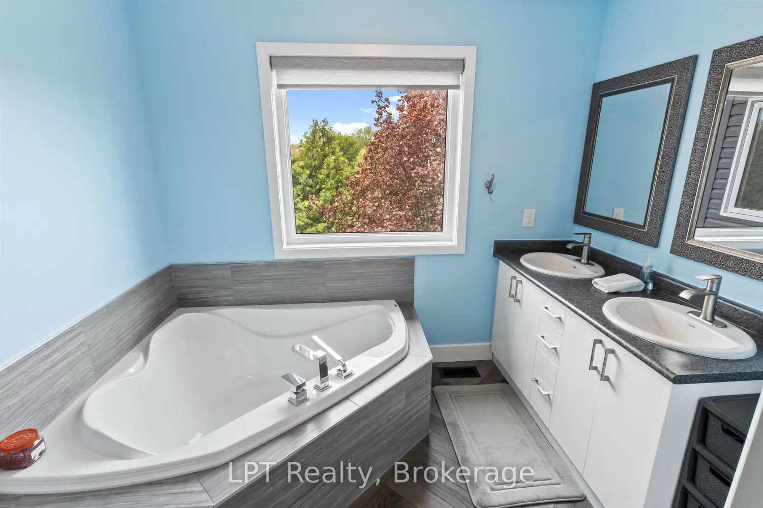 111 Bayview Avenue photo 3