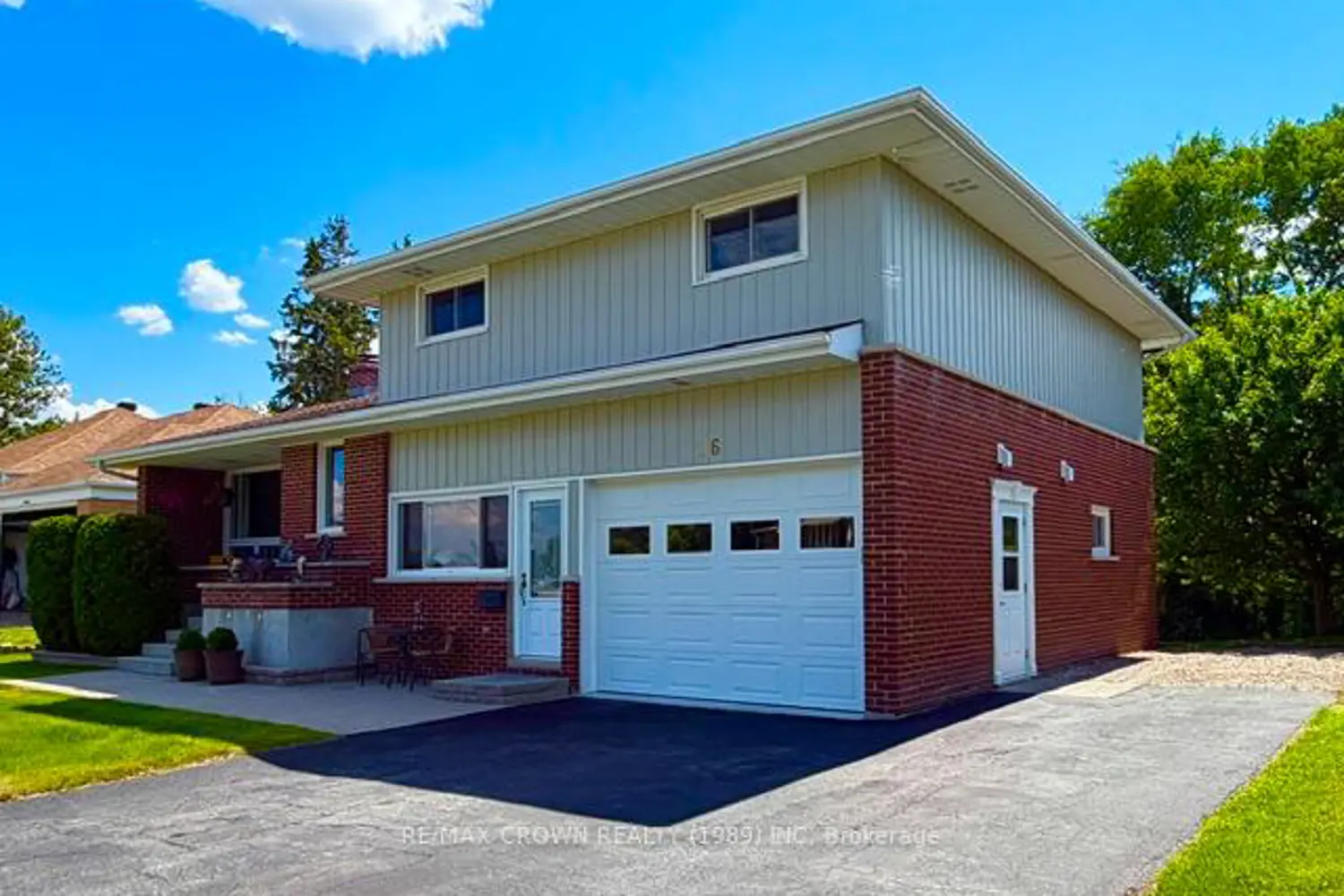 16 Kimberly Drive photo 2