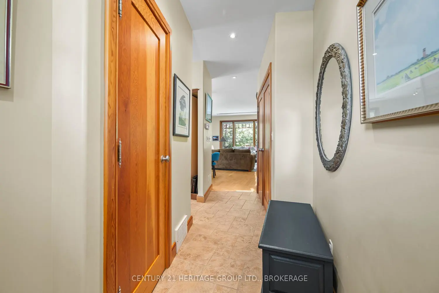422 College Street photo 3
