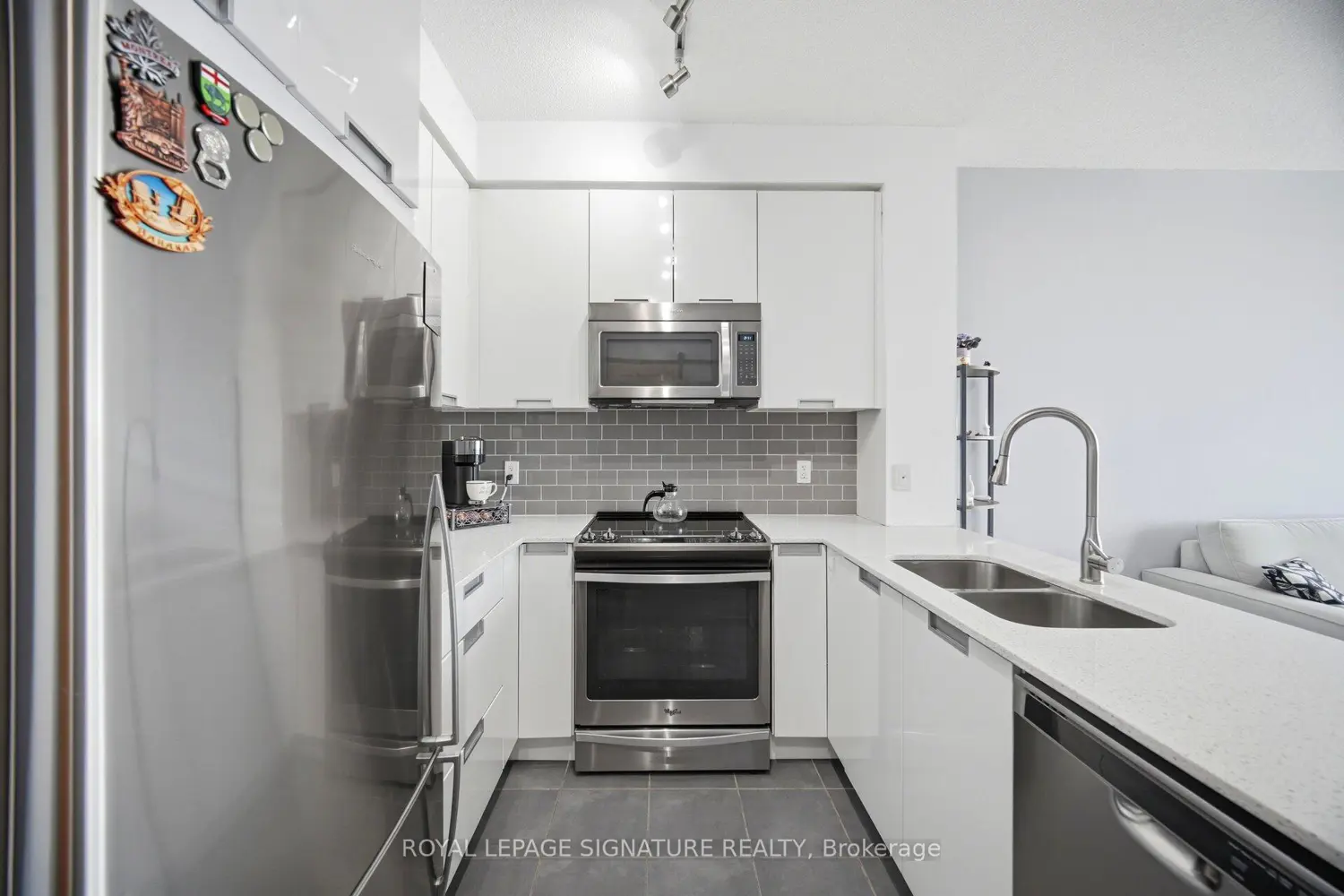 75 Eglinton Avenue 2006 photo 5