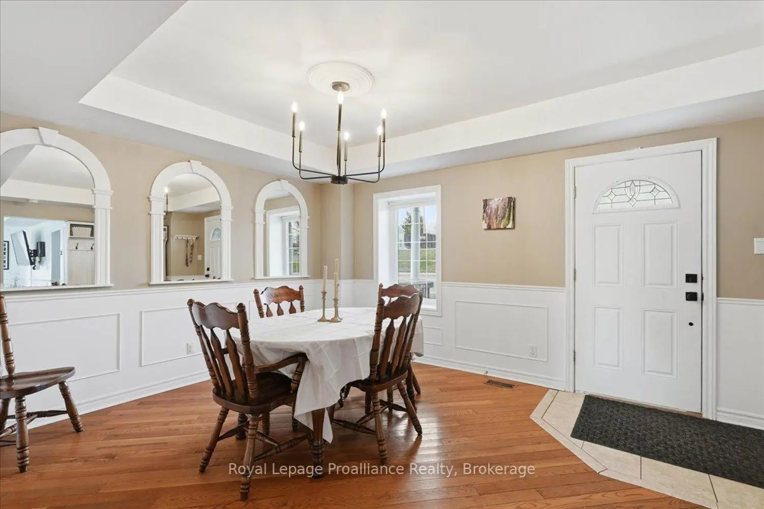 209 Dundas Street photo 3
