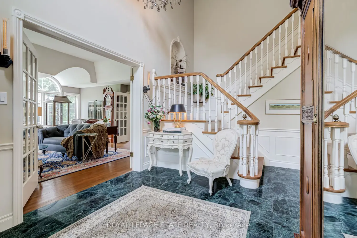 2134 Maplewood Road photo 4
