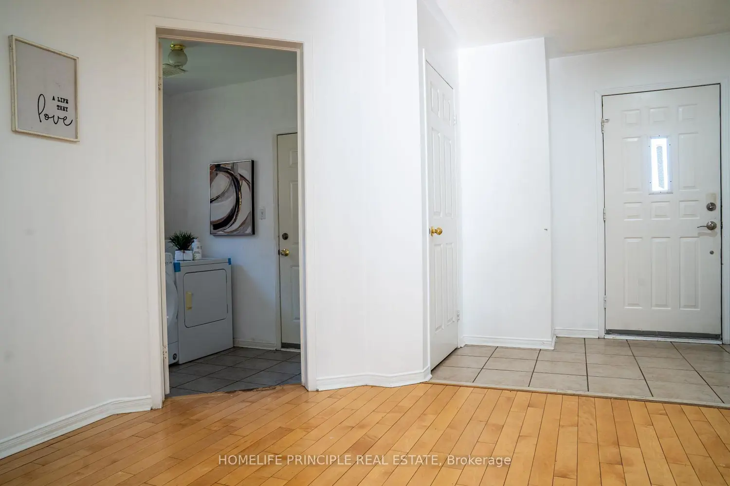 88 Loon Avenue photo 3