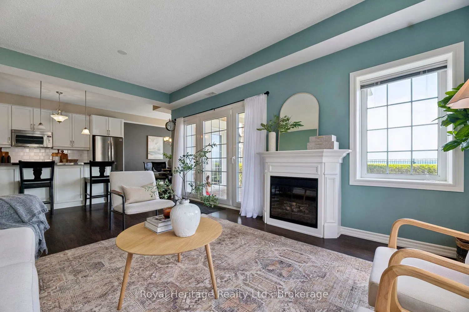 385 Lakebreeze Drive 101 photo 5