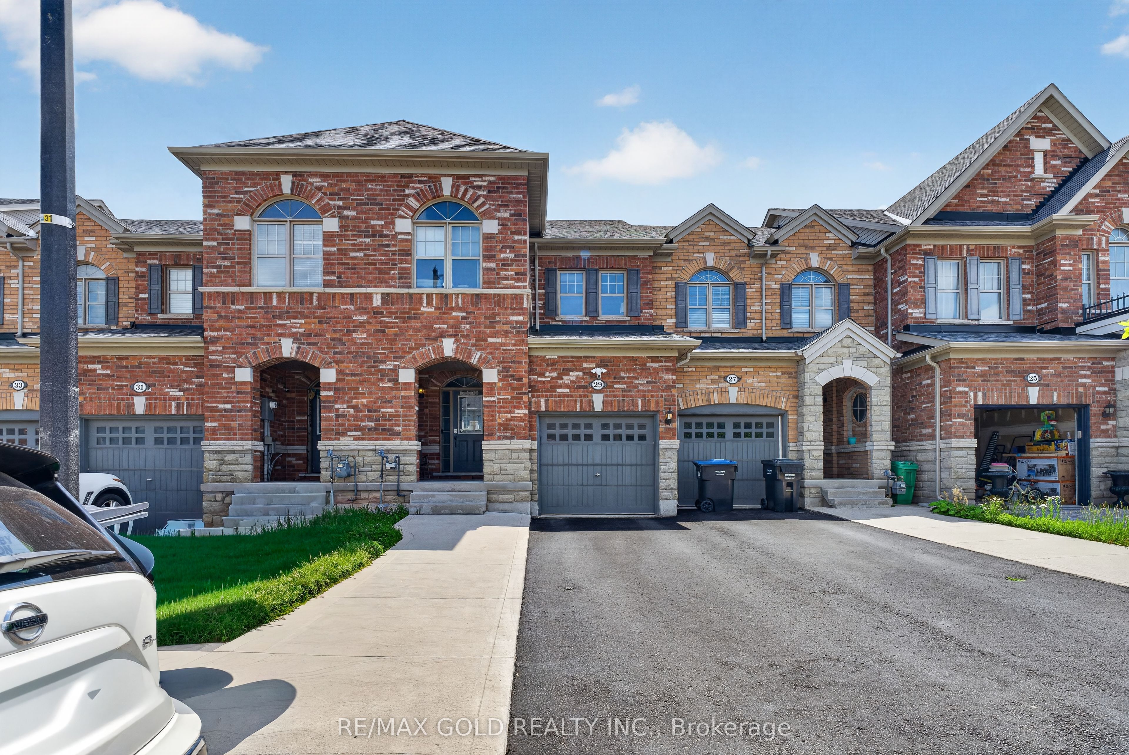 29 Rangemore Road E, Brampton, ON, L7A 4V7 photo 2