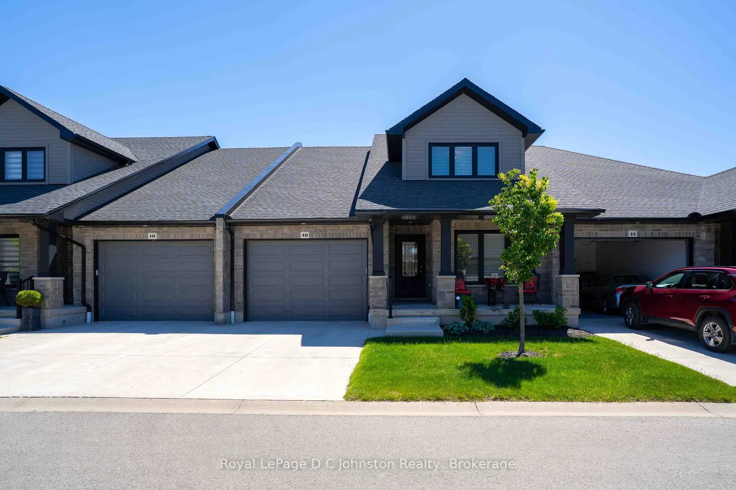 560 Devonshire Road 16 photo 2