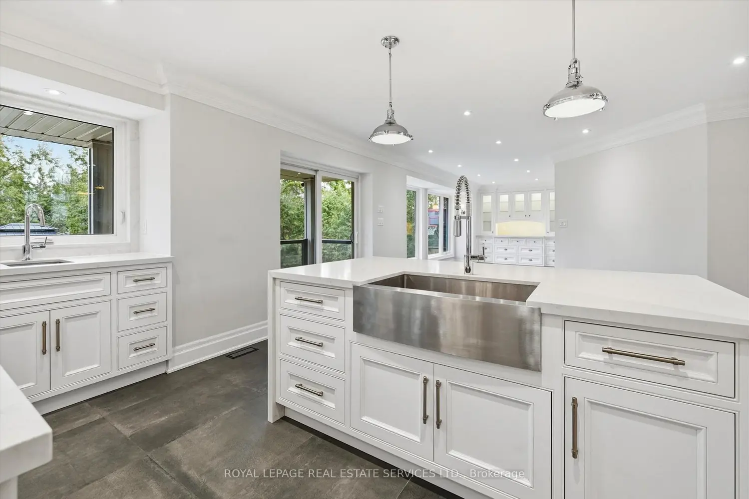 1601 Venetia Drive photo 3