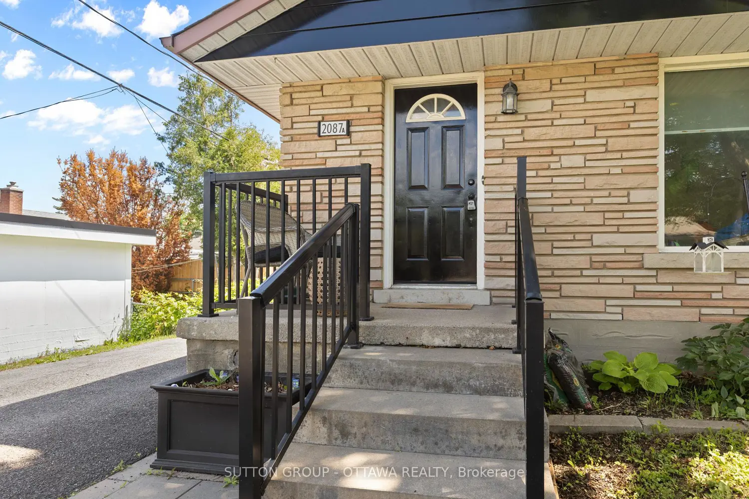 2087 Haig Drive photo 2