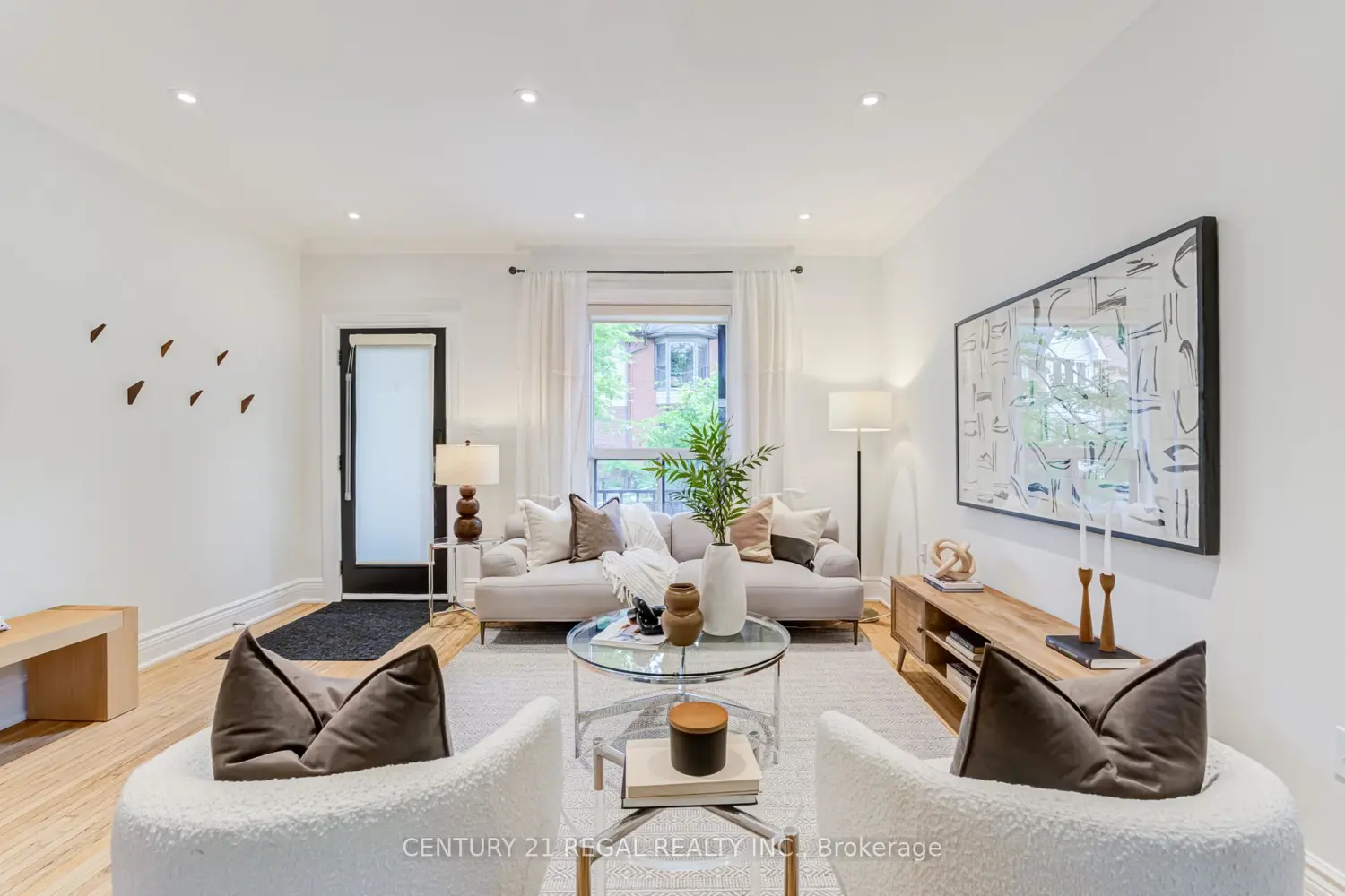 213 Boulton Avenue photo 2