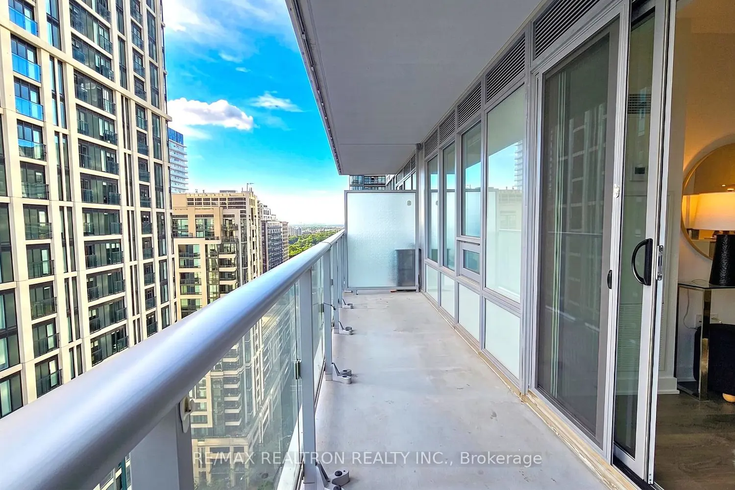 195 Redpath Avenue 2111 photo 2