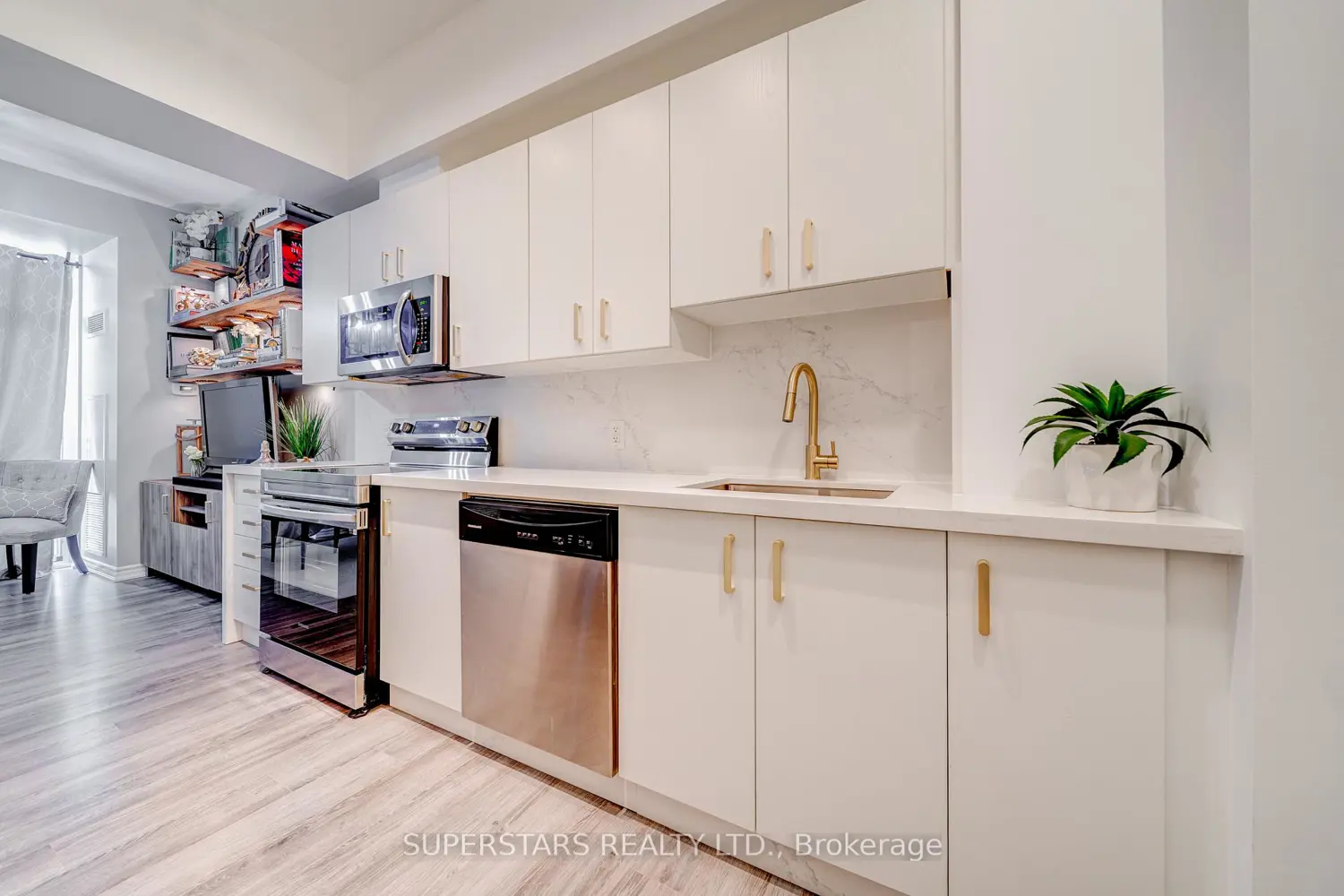 11611 Yonge Street 525 photo 4