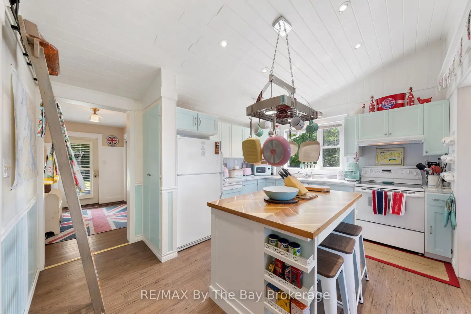 151 Macey Bay Road photo 2