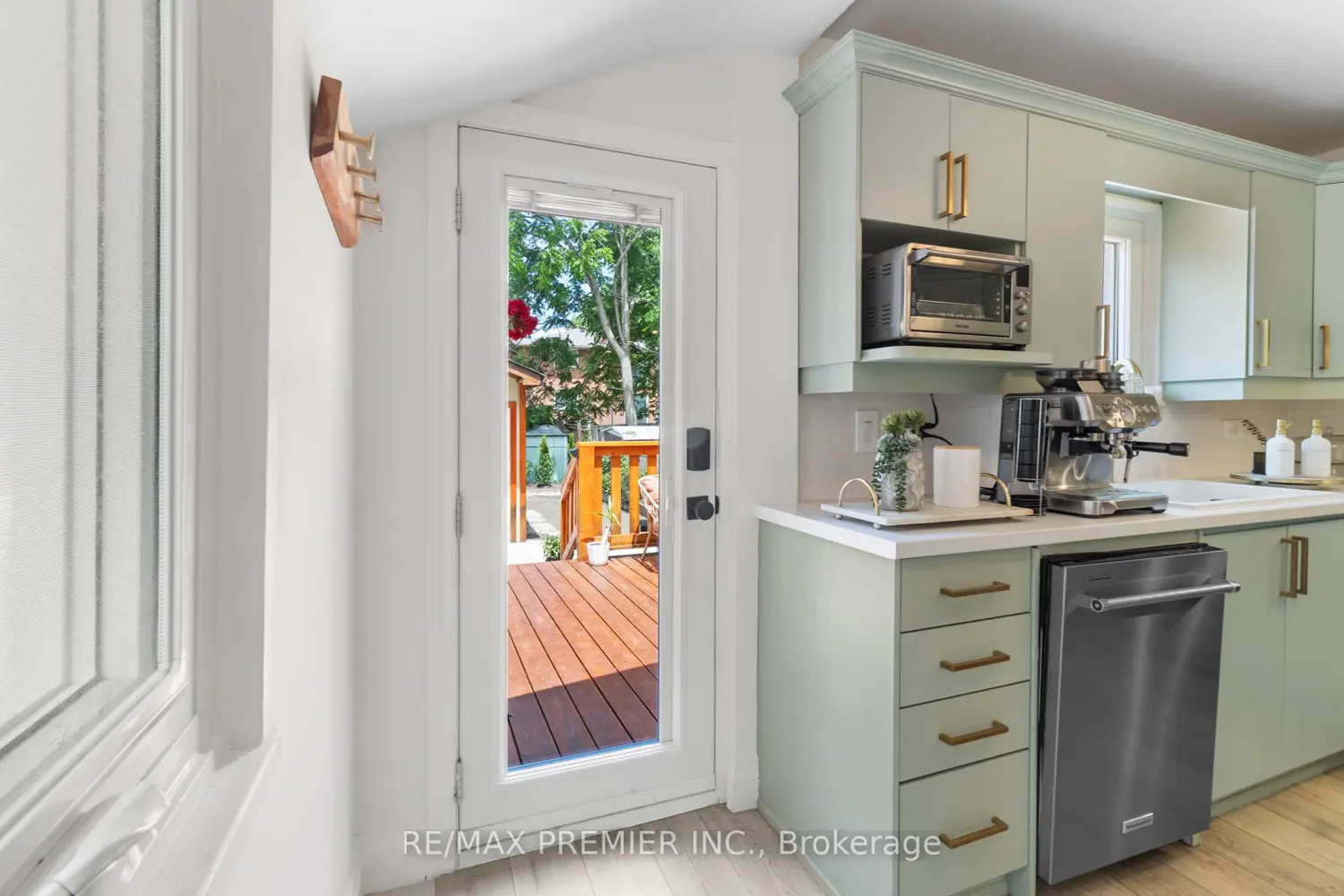 224 John Street photo 5