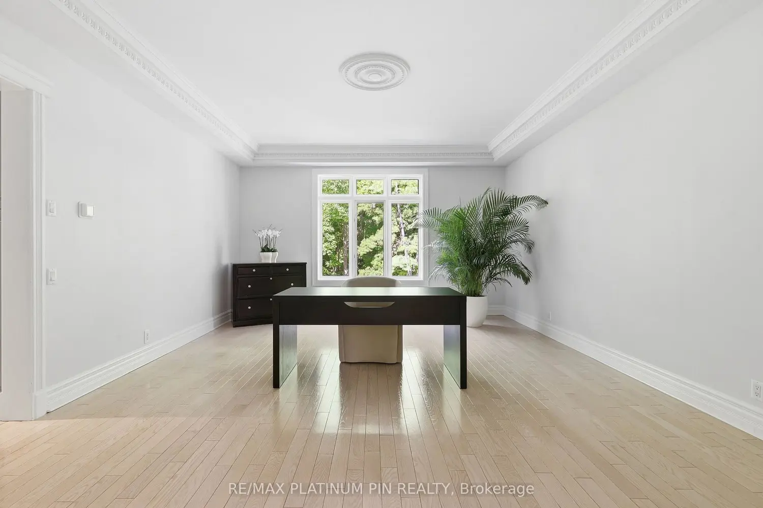 1843 O'neil Court photo 3