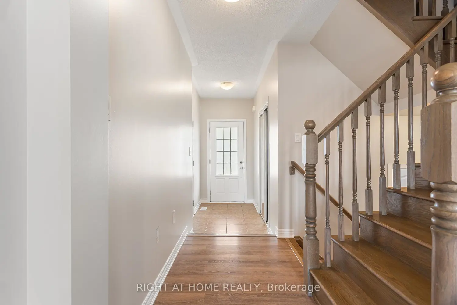 1550 Gainer Crescent photo 3