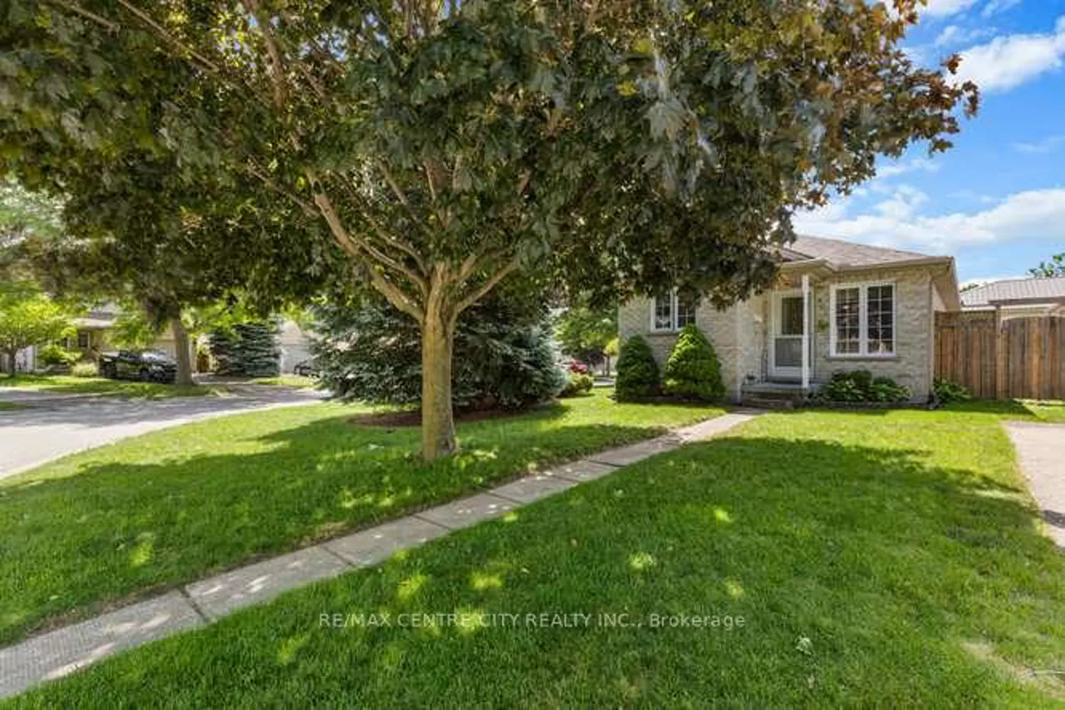 463 Exmouth Circle photo 2