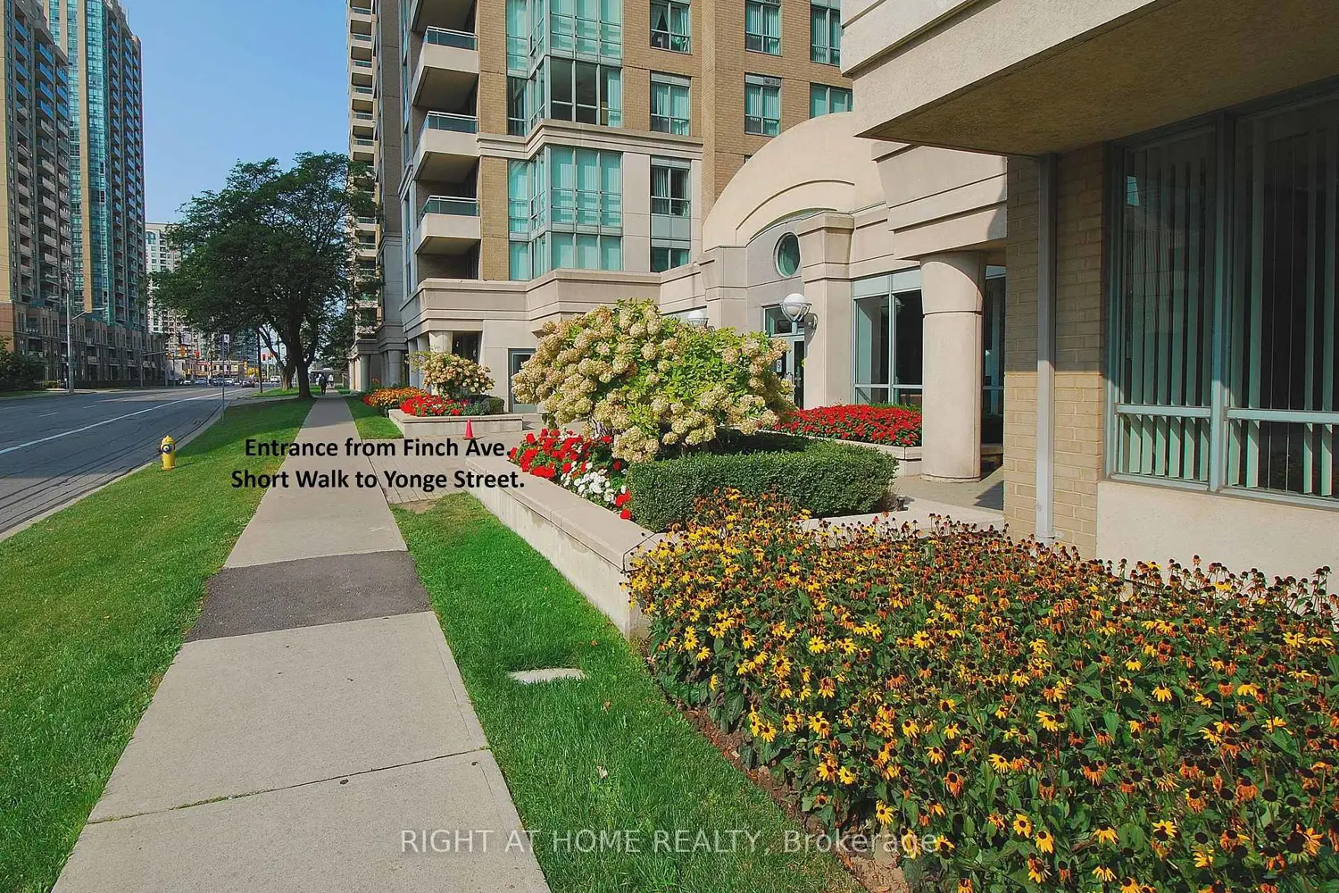 39 Pemberton Avenue 1009 photo 2