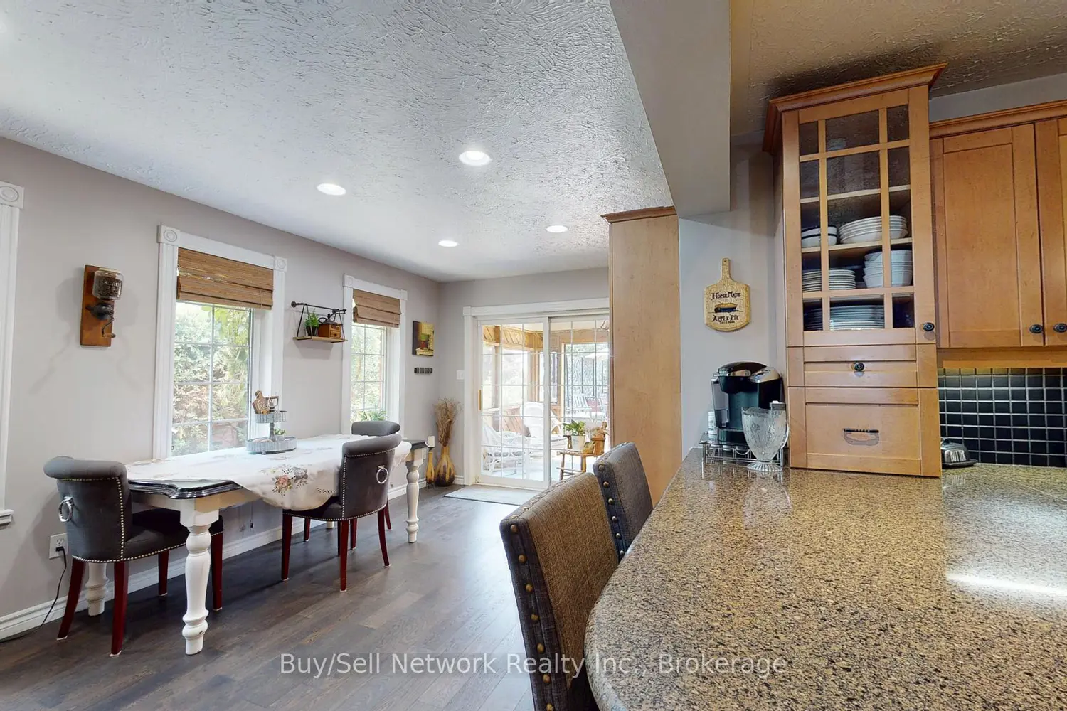 2504 Idyllwood Crescent photo 4