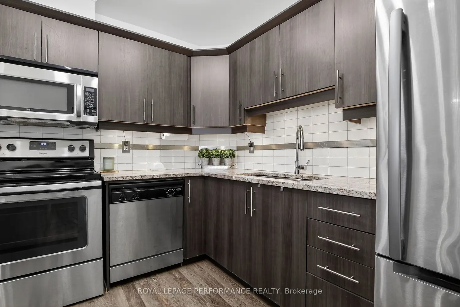 135 Harthill Way B photo 3
