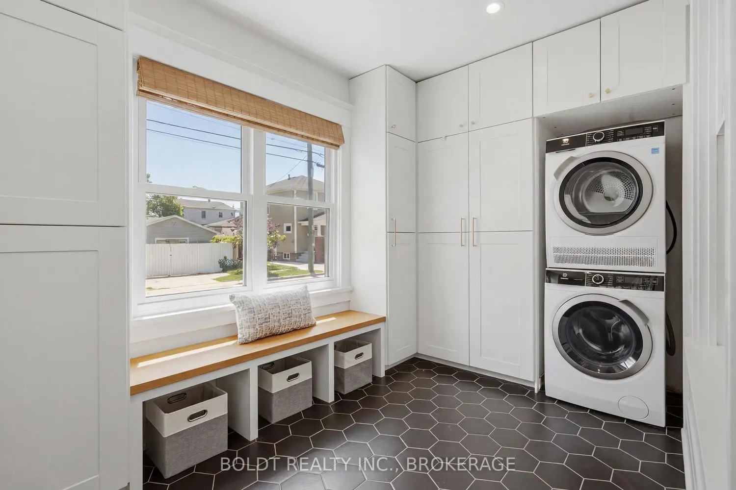 21 Albert Street photo 2