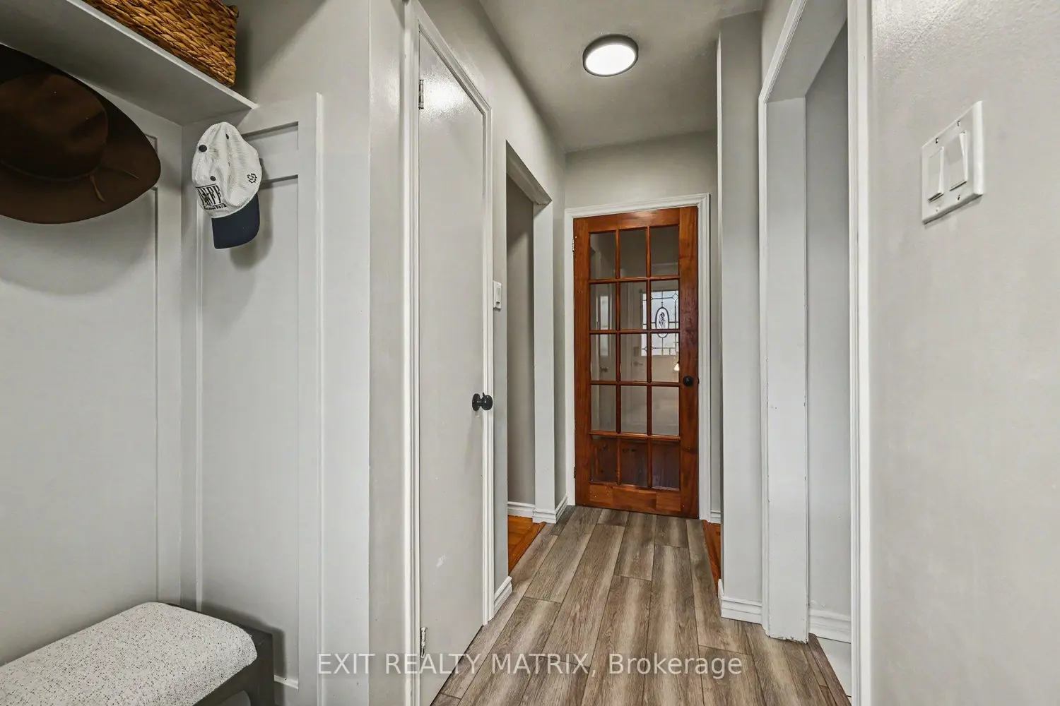 2385 Walkley Road photo 2